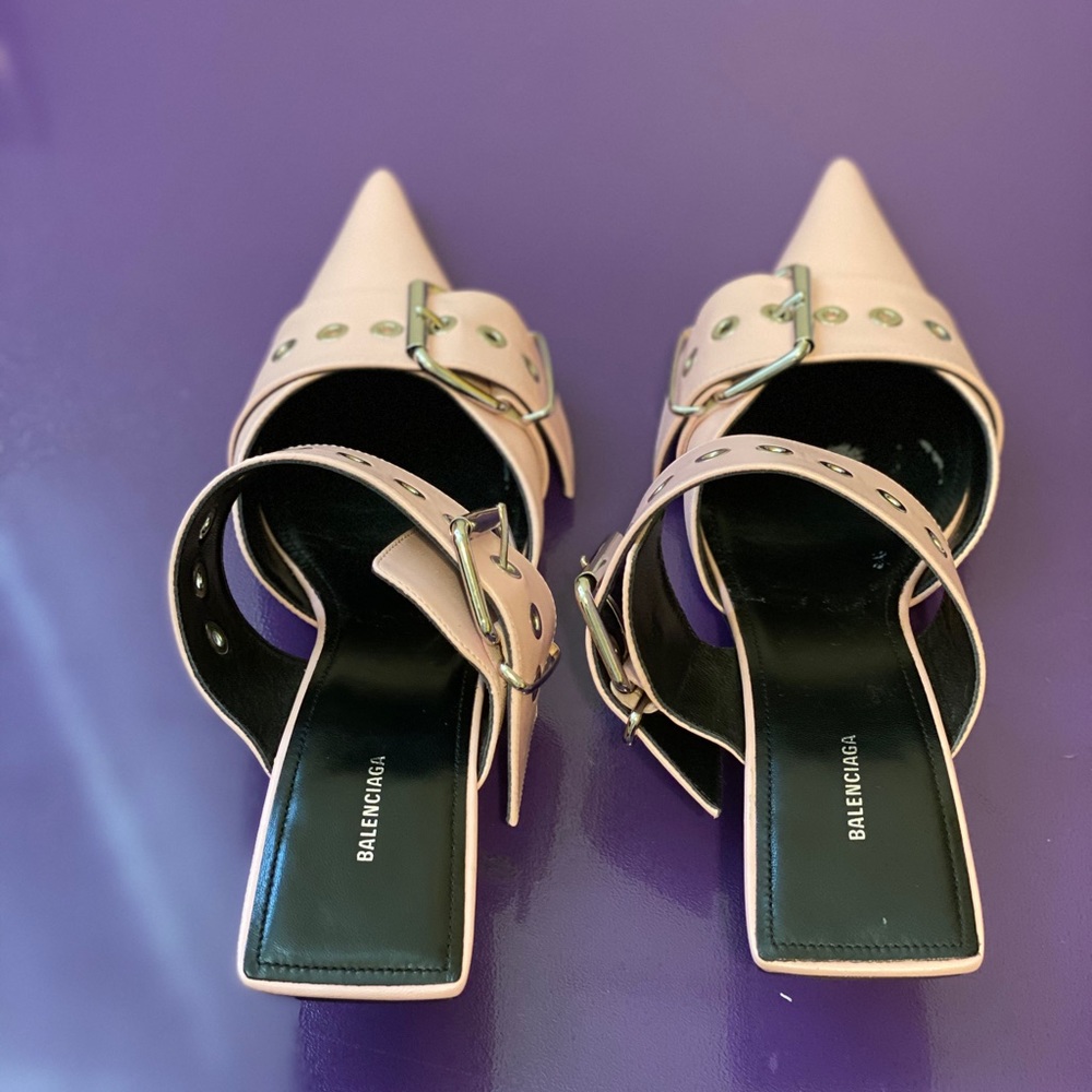 Close toe light pink mules